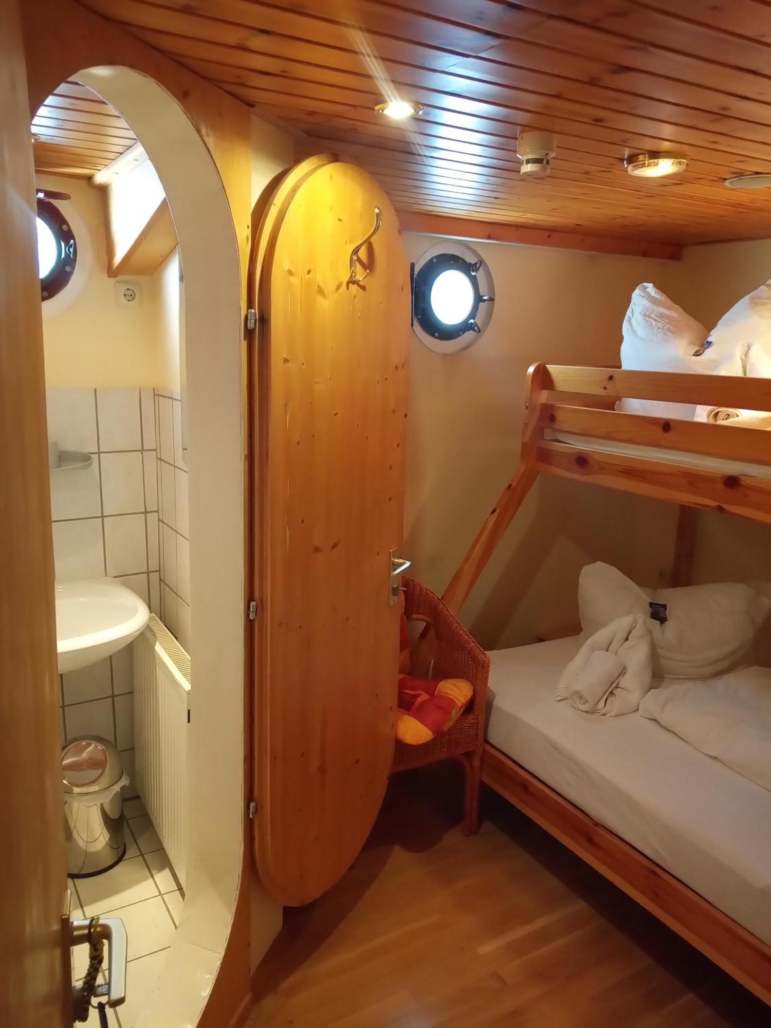 Kuestenmotorschiff Aventura BRE Exterior photo